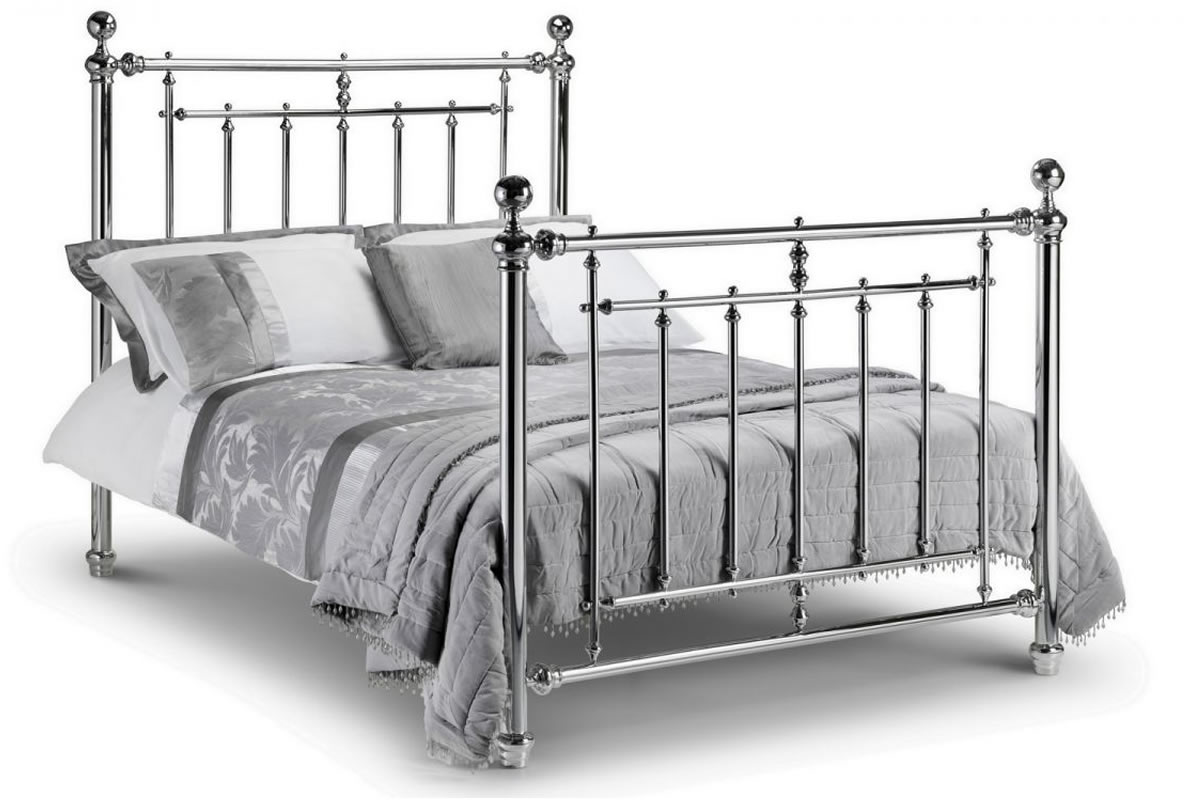 кровать с металлическими прутьями